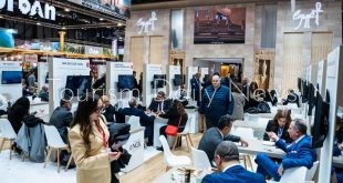 شاشات كبيرة لعرض مواد وأفلام ترويجية للمقاصد المصرية بمعرض FITUR2025