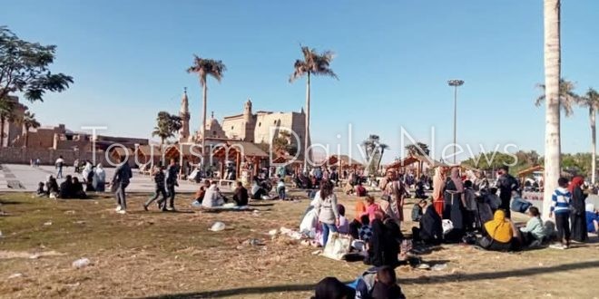 الأقصريون يستقبلون 2025 بروح الماضي ويودعون 2024 من قلب ميدان أبو الحجاج