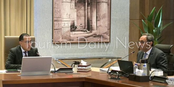 رئيس الوزراء يستعرض مع منال عوض مقومات السياحة والاستثمار في قنا