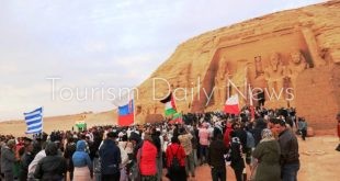 4 ألاف يشاهدون ظاهرة تعامد الشمس على وجه الملك رمسيس الثاني بأبو سمبل