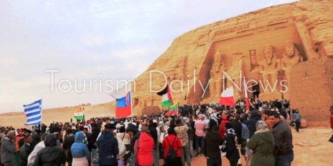 4 ألاف يشاهدون ظاهرة تعامد الشمس على وجه الملك رمسيس الثاني بأبو سمبل