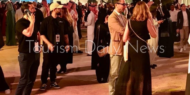 وزارة السياحة والآثار تشارك في بينالى الفنون الإسلامية بالسعودية