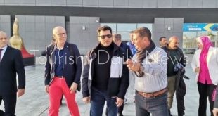 وزير الشباب والرياضة يصل إلى مطار الغردقة لافتتاح فرع جديد لنادي جراند أوتيل