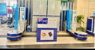 شركة ميناء القاهرة توزع 21 ماكينة تغليف حقائب على صالات المطار