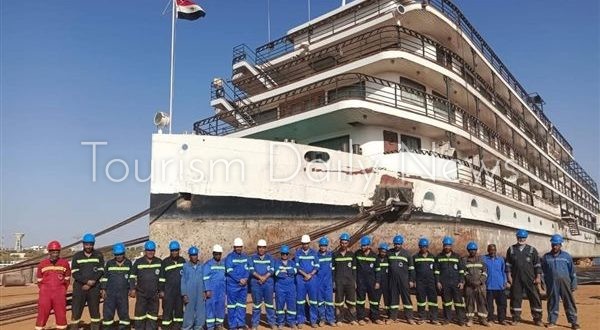 توسعات جديدة بالفندق العائم أوجينى لإتمام الصيانة بعد رفعه على الجفاف