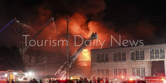 حريق كبير يغلق مطار هيثرو ويسبب اضطراب رحلات الالطيران على مستوى العالم