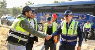 وزير قطاع الأعمال يزور شركة النصر للسيارات ويشارك العاملين إفطار رمضان