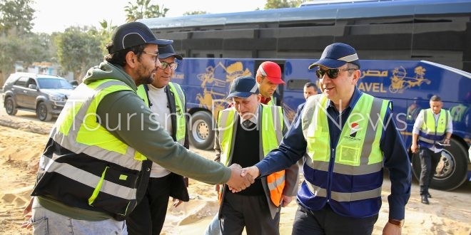 وزير قطاع الأعمال يزور شركة النصر للسيارات ويشارك العاملين إفطار رمضان