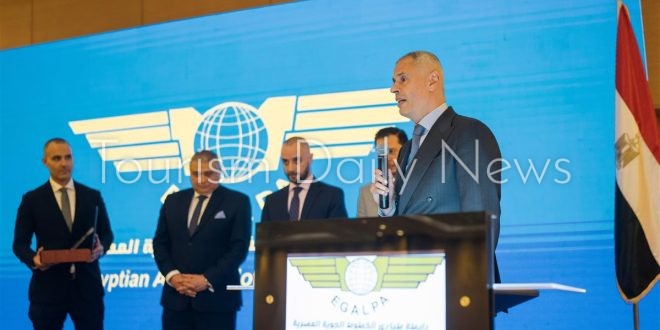 تكريم وزير الطيران في حفل الإفطار السنوي لرابطة طياري الخطوط المصرية