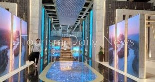 صور المتحف المصري الكبير تملأ الشوارع المحيطة ببورصة برلين