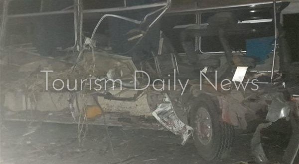 حصر قتلى ومصابي تصادم أتوبيس نقل عمال بمقطورة محملة بقصب السكر في قنا