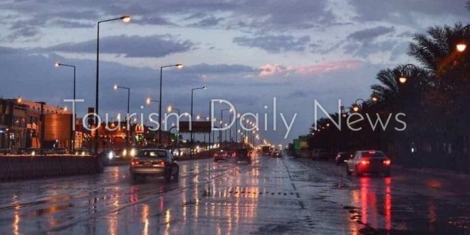 Riad y Meca Al -Mukara con tormentas eléctricas y vientos activos