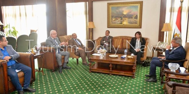 السياحة والمجلس الأعلى لتنظيم الإعلام يتفقان على حملات توعية خلال الحج