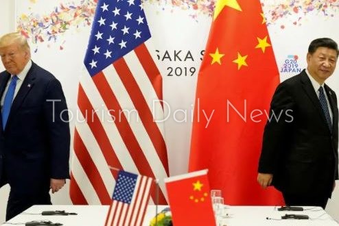 الصين تطلب من الولايات المتحدة إلغاء رسومها الجمركية فوراً وتتوعد بالرد