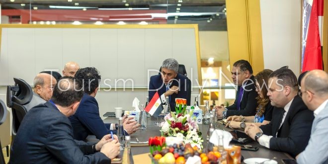 مصر تطلب من شركات طيران دولية تسيير رحلات وتعرض فرص الاستثمار الفندقي