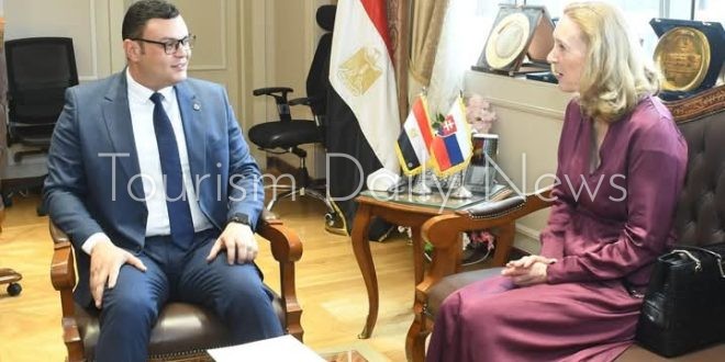 الإسكان تعرض على سلوفاكيا الاستثمار بالمدن الذكية والجديدة في مصر