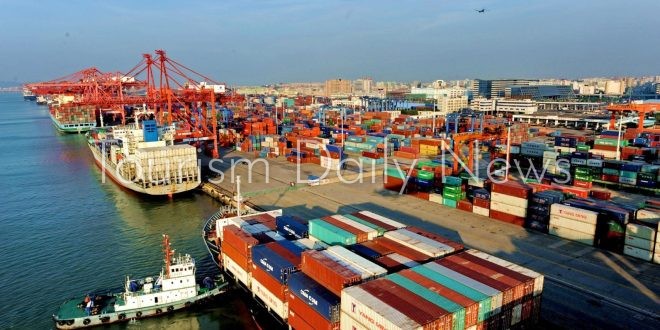 أجهزة الأمن تضبط مدير بجمارك الإسكندرية و5 من معاونيه في وقائع فساد