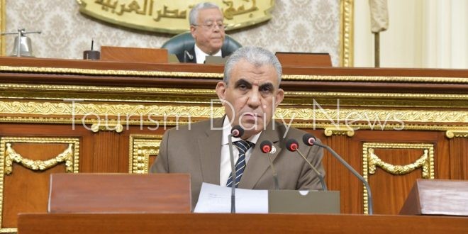 النائب عادل عبد الفضيل رئيس لجنة القوي العاملة بمجلس النواب