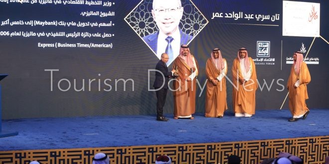 بدء ندوة الاقتصاد الإسلامي وإعلان موضوعات جائزة صالح كامل بالمدينة المنورة