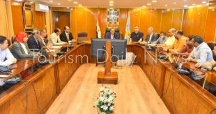 تحسين السياحة النيلية أمام محافظ أسيوط وأصحاب شركات السياحة بالمحافظة