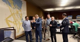 وزير الطيران يتابع العمل بالشركة الوطنية لخدمات الملاحة الجوية