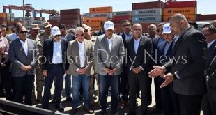 مدبولي يزور شركة قناة السويس للحاويات بميناء شرق بورسعيد