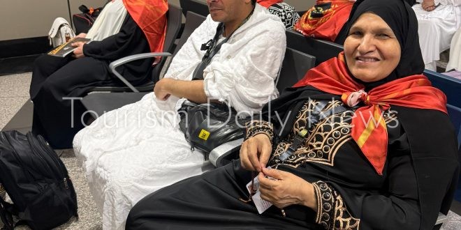 رحلات طيران الحج السياحي بمطار القاهرة .. أرشيفية