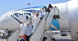 مصر للطيران تسير 19 رحلة جوية إلي الأراضي المقدسة