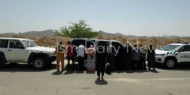 قوات الأمن تضبط مواطنًا نقل 11 وافدًا من حاملي تأشيرات الزيارة لأداء الحج