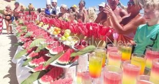 مهرجان البطيخ يُشعل أجواء الغردقة .. فن ومذاق وبهجة على شاطئ البحر