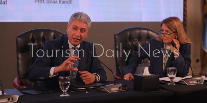 وزير السياحة والآثار يشهد مناقشات ثرية ومثمرة مع الطلاب وأساتذة الجامعات