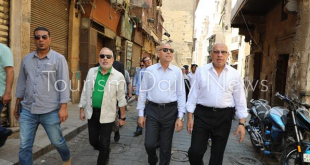 القاهرة التاريخية تستعيد مكانتها السياحية وترفع كفاءة الطرق الداخلية