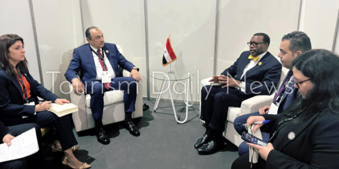 المهندس محمد شيمي، وزير قطاع الأعمال العام، بالدكتور أكينوومي أديسينا، رئيس مجموعة البنك الأفريقي للتنمية
