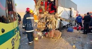 تصادم أوتوبيس وسيارة نقل على طريق غارب - الغردقة بالبحر الأحمر