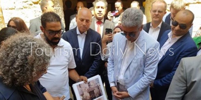 السفير البريطاني يرافق وزير السياحة بافتتاح قبتي يحيي الشبيه وصفي الدين
