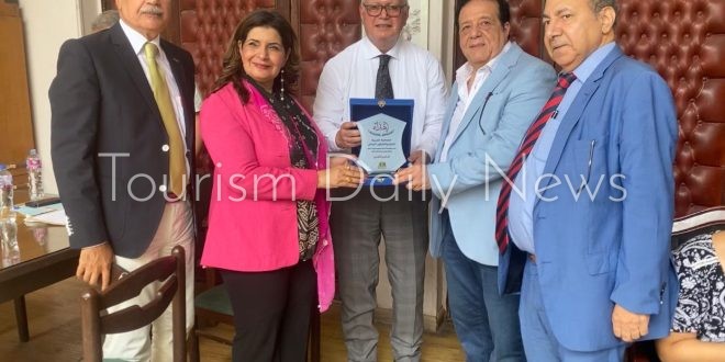 تضامن الشعوب الأفرو آسيوية تكرم عاطف عبد اللطيف لإسهاماته في دعم السياحة