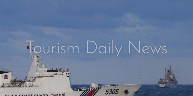 خفر السواحل بالصين يطرد سفن فلبينية من المياه المحيطة بجزر سكاربورو