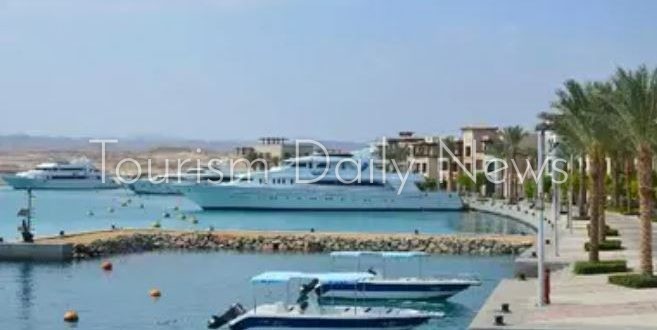 مستثمرون يطالبون بمراجعة قرار فرض رسوم على مداخل القرى السياحية بمرسى علم