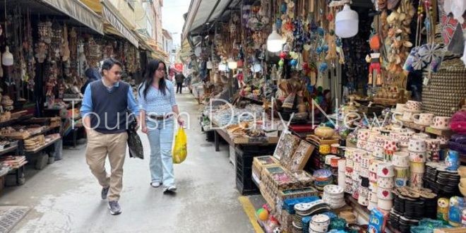 إنفاق غير مسبوق على الهدايا من السياح الوافدين لتركيا في النصف الأول