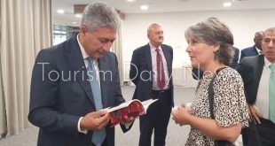 شريف فتحي يبحث زيادة حركة السياحة الوافدة إلى مصر من البوسنة والهرسك