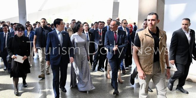 رئيس فيتنام يزور المتحف الكبير والأهرامات ويشيد بالحضارة المصرية