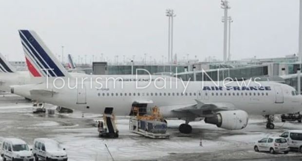 السلطات الفرنسية توقف مراقباً جوياً في مطار باريس هتف فلسطين حرة