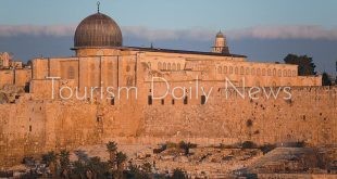 وزير السياحة والآثار الفلسطيني يطالب بالحفاظ على الموروث الثقافي بالقدس