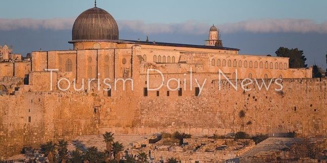 وزير السياحة والآثار الفلسطيني يطالب بالحفاظ على الموروث الثقافي بالقدس