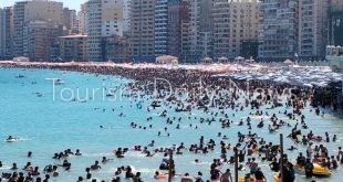 شواطئ الإسكندرية ترفع الرايات التحذيرية ونشاط ملحوظ للرياح