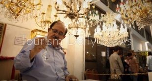 صناعة الثريات في سوريا تتألق في قلب معرض دمشق الدولي .. إرث حضاري عائلي