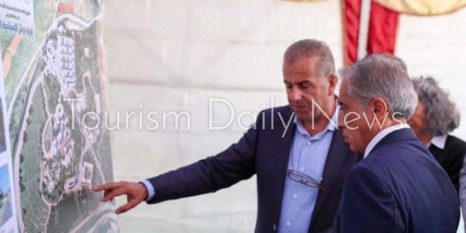 رئيس الوزراء الأردني يضع حجر أساس مشروع قرية جرش السياحية البيئية