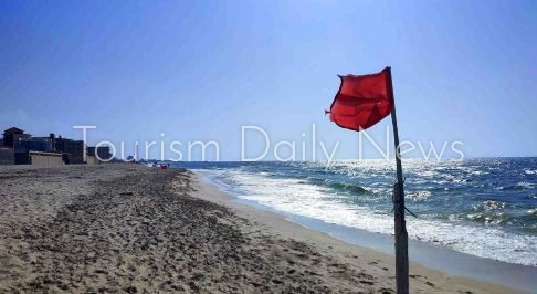 إغلاق جميع شواطئ الإسكندرية بسبب اضطرابات حالة البحر وارتفاع في الأمواج
