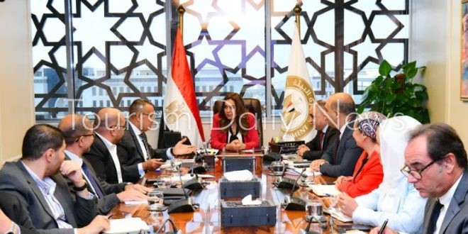 منال عوض تستعرض الموقف الراهن لمشروع قرية الغرقانة وتنفيذ جرين شرم