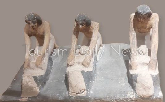 السياحة تعلن عن قطع آثرية للعرض بالمتاحف بينها قصص الفلاح والسلام والنظافة